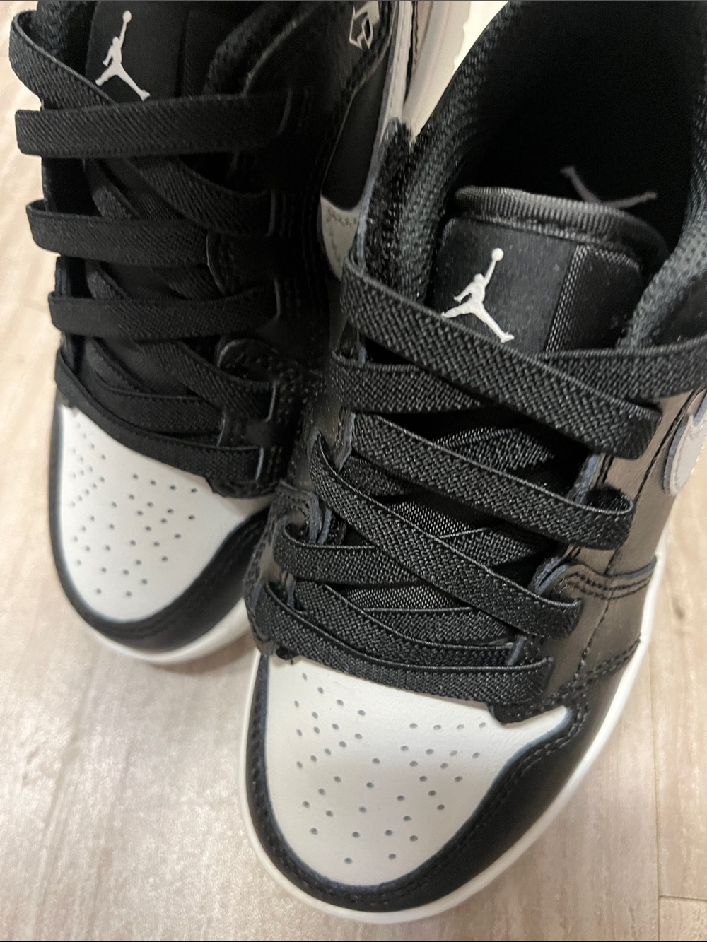 Nike Jordan Low

Jordan 1 Low ALT (PS) Little Kids' Shoes Black/Summit White DR9